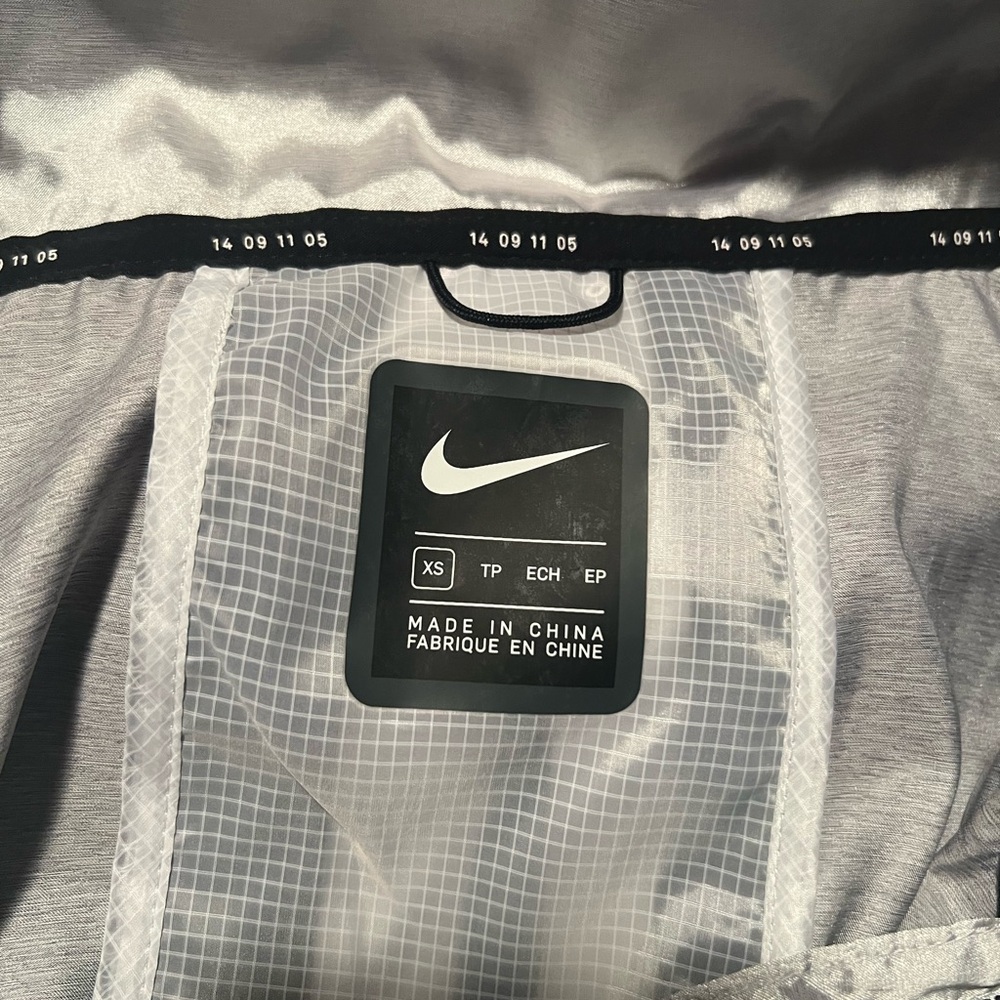 NIKE Tech Pack Windrunner Jacket Silver Sz XS. AT… - image 9
